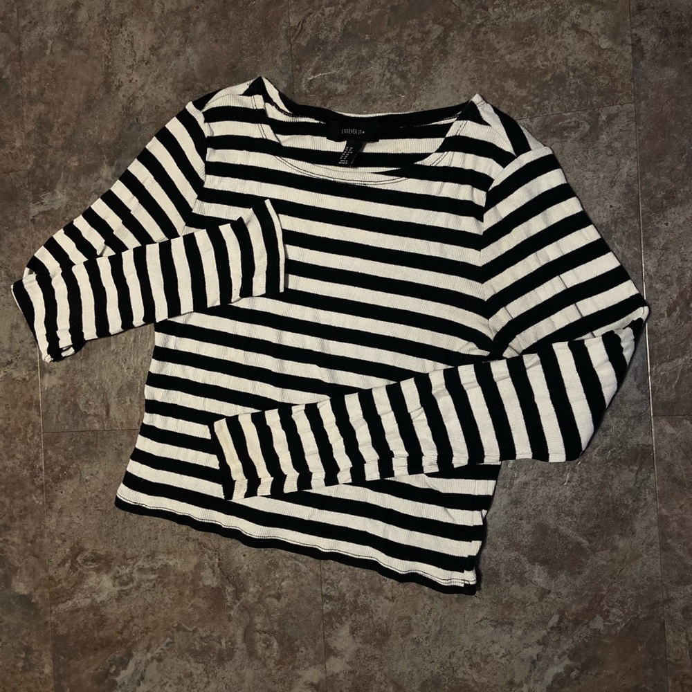Forever 21 Black and White Long Sleeve Crop Tee